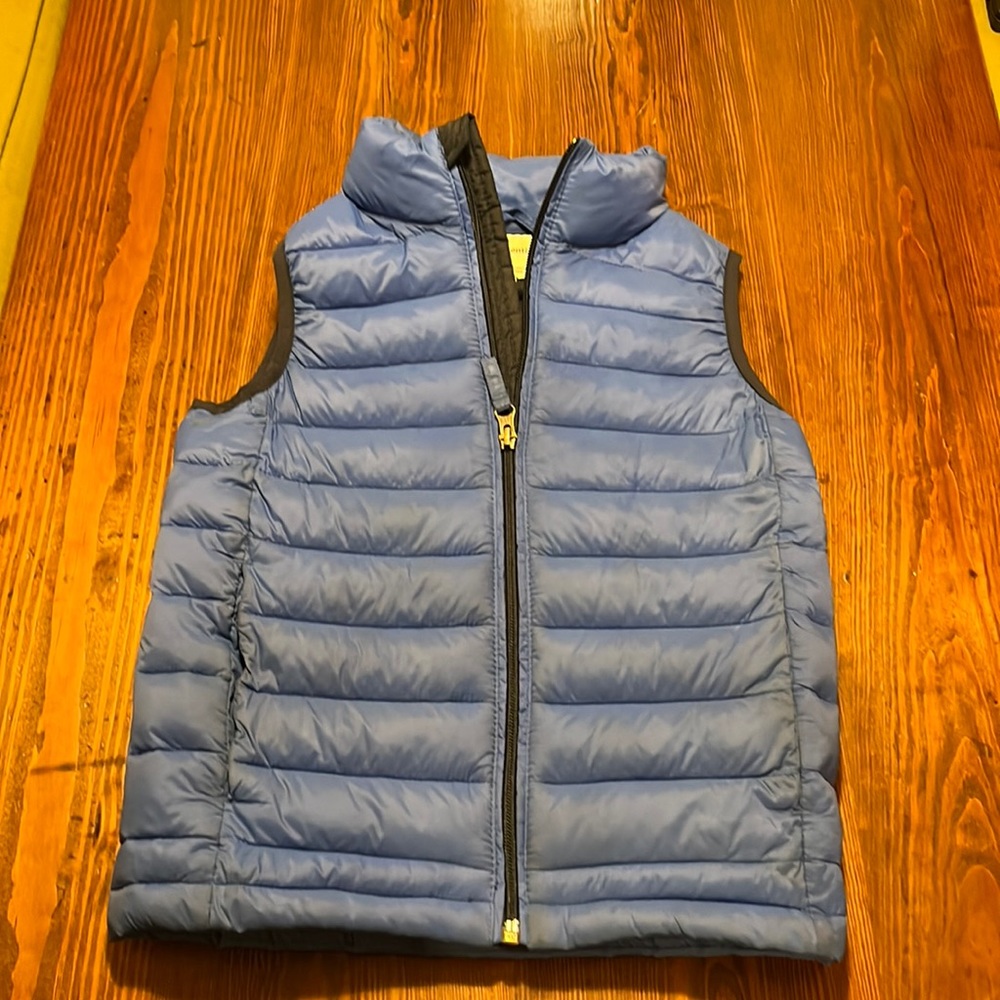 Amazon essentials size small, puffy. Excellent condition